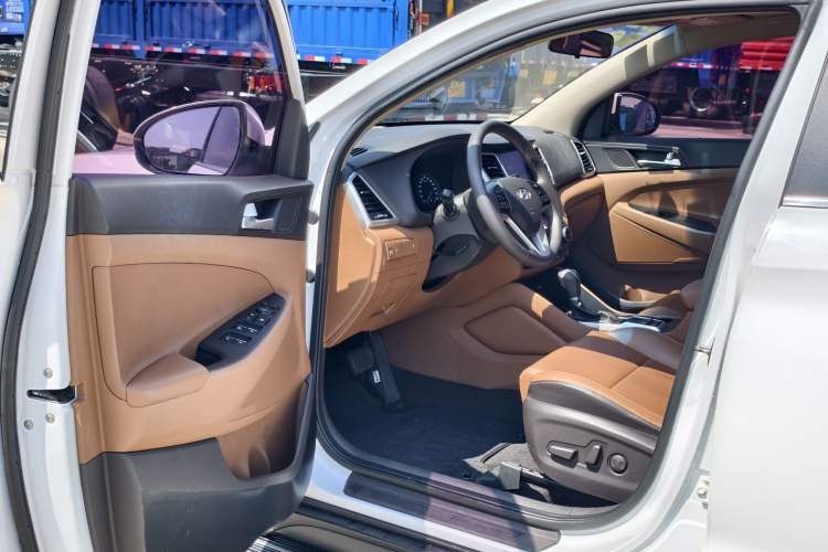 Used Hyundai Tucson 2018 1.6T Dual-Clutch Two-Wheel Drive 15th Anniversary Special Edition
