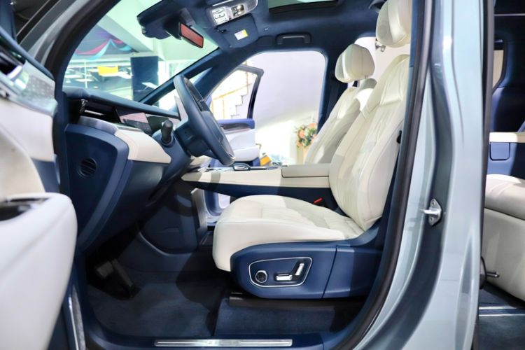 Used Zeekr 009 2024 Six-Seat Executive Version 4WD 108 kWh
