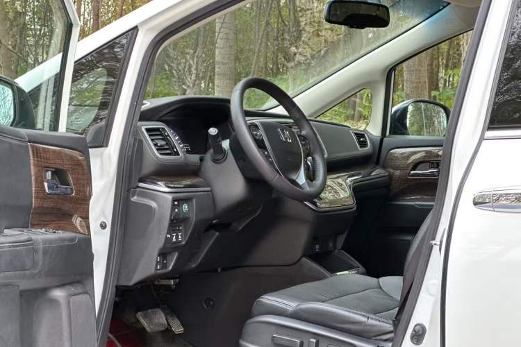 Used Honda Odyssey 2015 Revised Version 2.4L Supreme Edition
