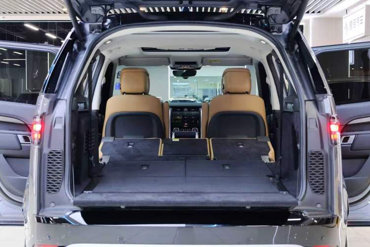 Used Land Rover Discovery 2023 360 PS Metropolitan Edition
