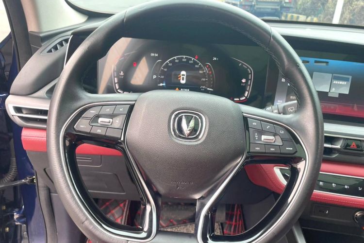 Used CHANGAN CS75 PLUS 2020 1.5T Automatic Luxury Version Interior 12