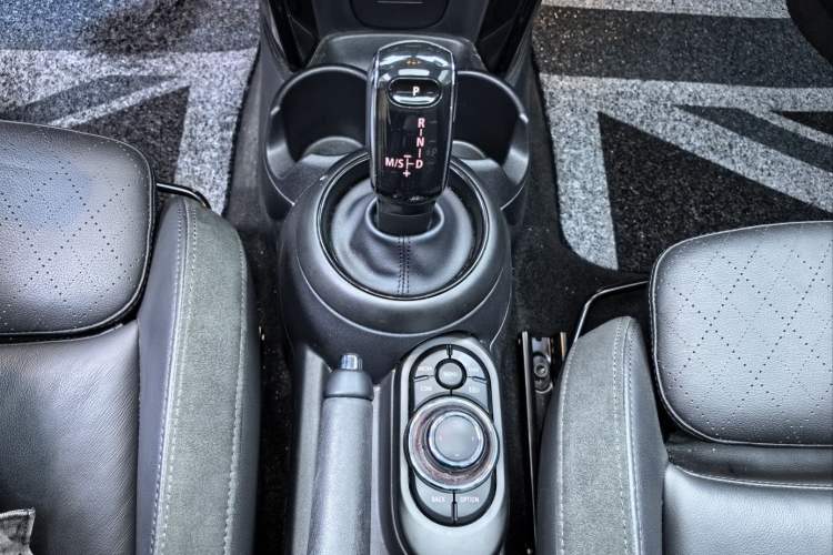 Used MINI MINI 2022 1.5T COOPER Artist
