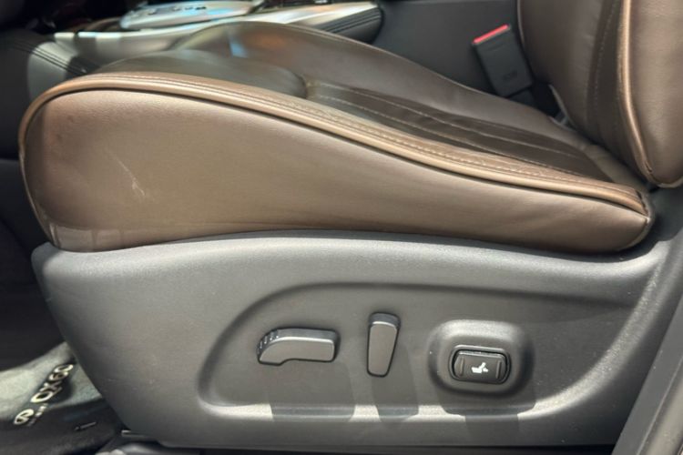 Used Infiniti QX60 2014 2.5 S/C Hybrid Two-Wheel Drive Excellence Edition Interior 2