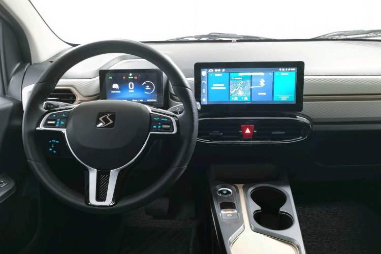 Used SOL E10X 2021 302 km Range Fashion Edition 31.4 kWh