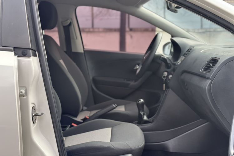 Used Volkswagen Polo 2016 1.4L Manual Fashion Model