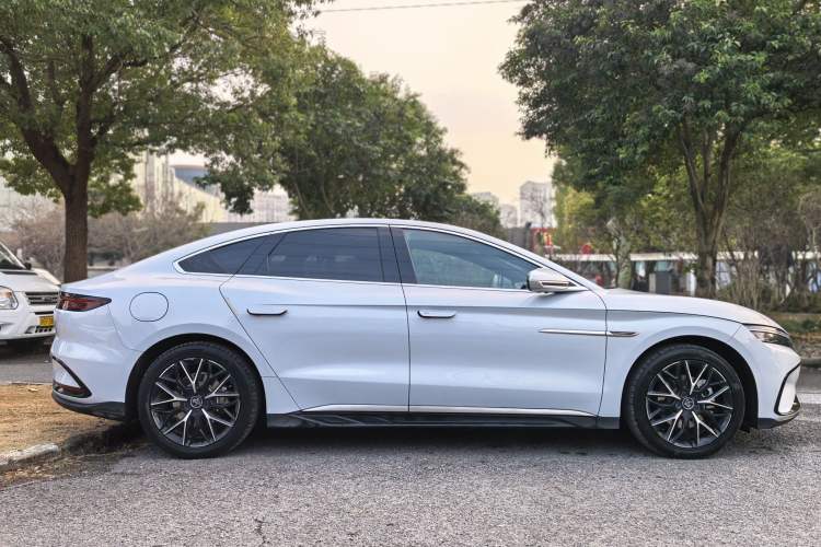 Used BYD Han 2024 EV Glory Edition 506KM Front-Wheel-Drive Premium Model