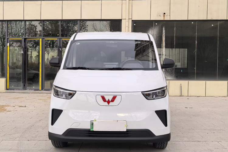 Used Wuling Yangguang 2024 300KM Comfort Version Passenger Van 75kW
