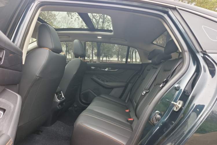 Used Dongfeng Aeolus Yixuan MAX 2023 1.5T Ultra-Stylish Trendsetting Dad Edition
