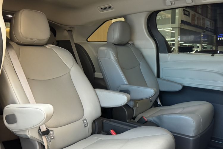 Used Toyota Granvia 2024 2.5L Hybrid Comfort Edition