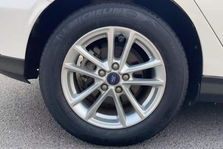 Used Ford Focus 2017 Hatchback EcoBoost 125 Automatic - Ultra-Powerful Style Edition with Smart Drive Features
