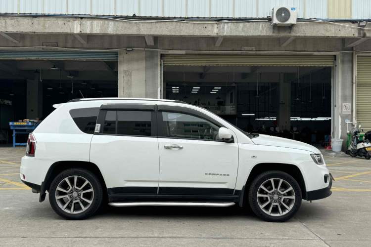 Used Jeep Compass 2015 2.0L Two-Wheel Drive Luxury Edition