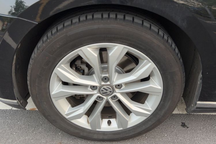 Used Volkswagen Magotan 2017 330TSI DSG Luxury Model Exterior 4