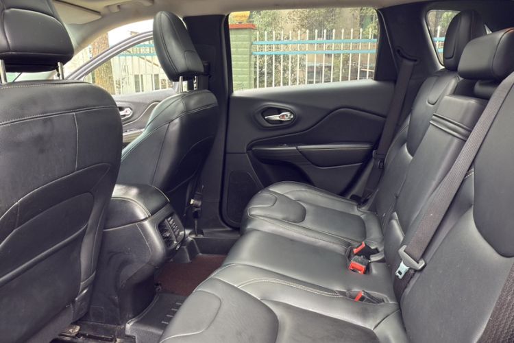 Used Jeep Cherokee 2017 2.0L Superior Edition