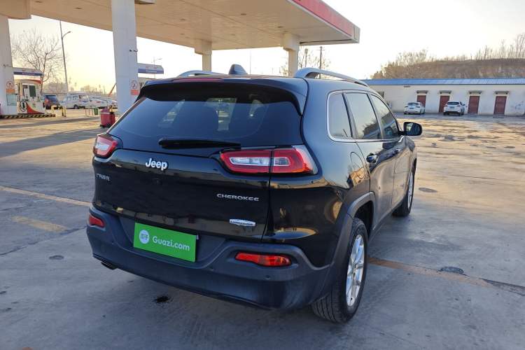 Used Jeep Cherokee 2016 2.0L Superior Edition