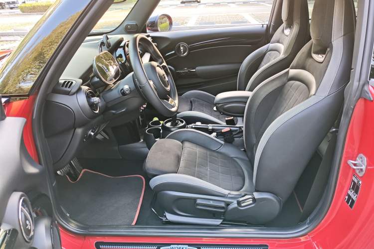 Used MINI 2023 Updated 2.0T COOPER S Racing Driver Interior 2