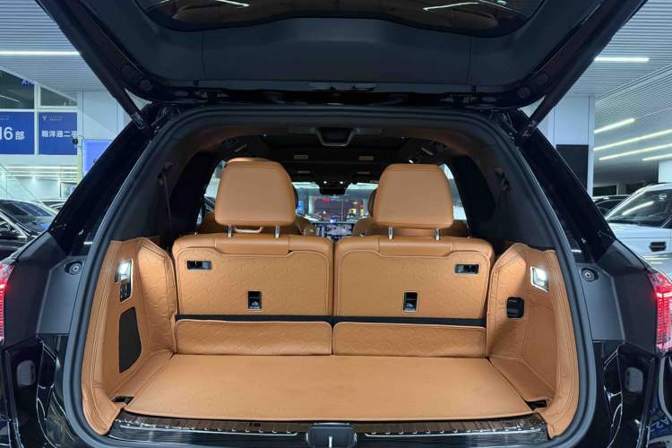 Used Hima AITO M9 2024 Range-Extended Ultra Version 42 kWh 6-Seater Model Interior 12