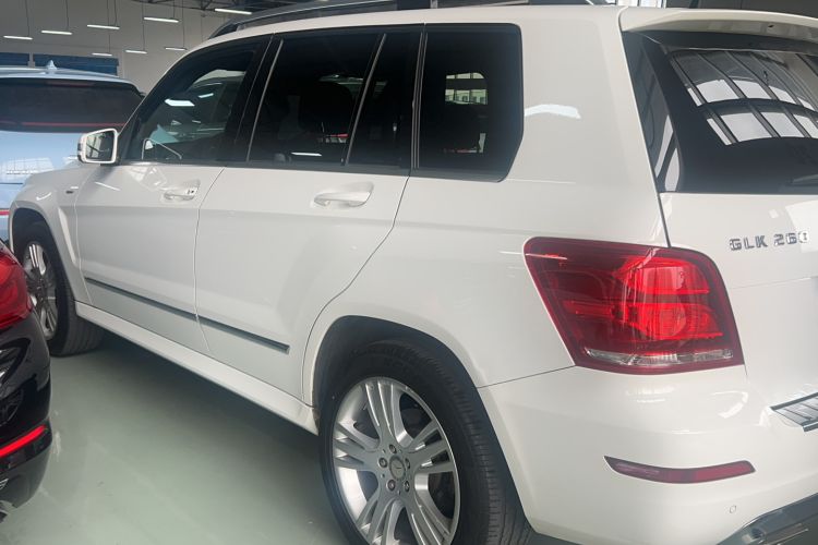 Used Mercedes-Benz GLK-Class 2015 GLK 260 4MATIC Dynamic Edition Ultimate Version Exterior 2