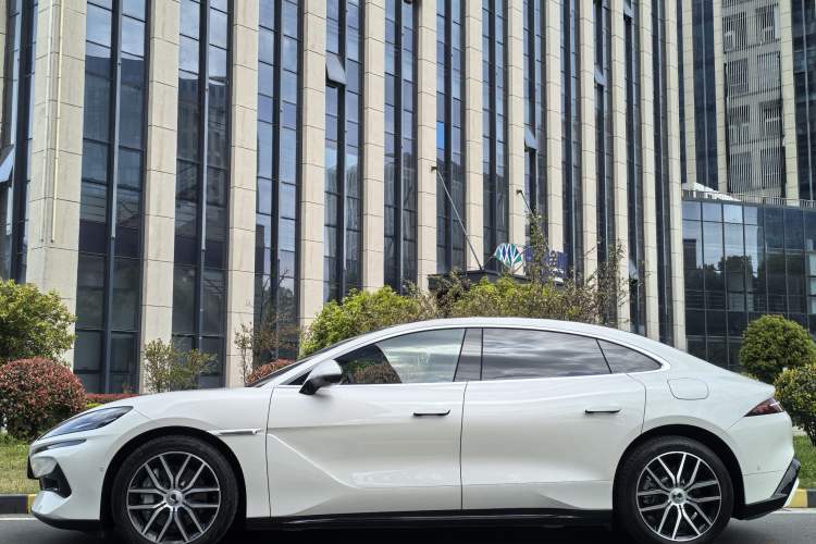 Used Denza Z9 2024 1100 km Four-Wheel Drive Max Version