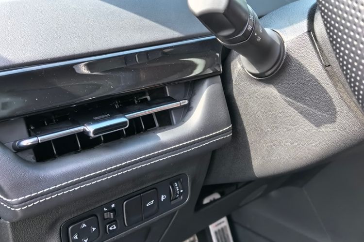 Used CHANGAN UNI-K 2024 2.0T Two-Wheel Drive Global Edition Interior 7