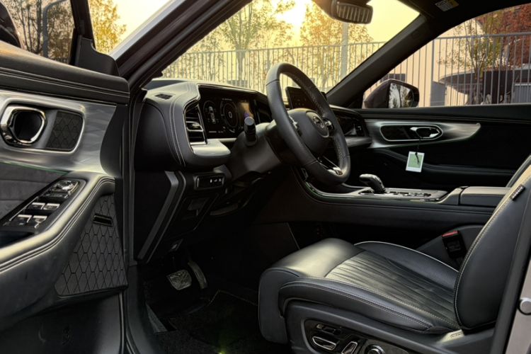 Used GAC Trumpchi GS8 2022 Double-Energy Series 2.0TM Two-Wheel Drive Prestige Edition (6 Seats)
