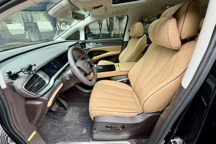 Used Denza D9 2025 EV Intelligent Driving Edition 620 Luxury Model
