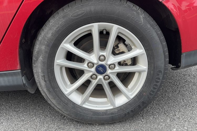 Used Ford Focus 2017 Sedan 1.6L Automatic Fashion Edition Smart Drive Version
