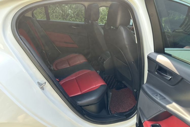 Used Jaguar XE 2017 2.0T 200 PS R-Sport