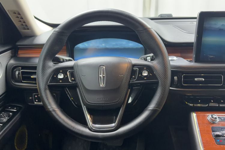 Used Lincoln Aviator 2020 3.0T V6 All-Wheel-Drive Premium Edition Center Console