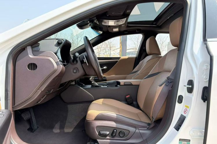 Used Lexus ES 2018 200 Excellence Edition China V Standard Interior 2