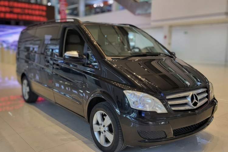 Used Mercedes-Benz Viano 2011 2.5L Navigator Edition Exterior 3
