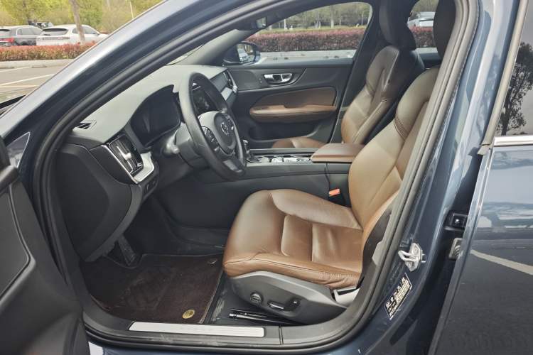 Used Volvo S60 2021 T4 Zhiyi Luxury Edition
