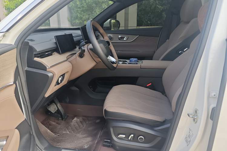 Used Chery Tiggo 8 PLUS 2025 290TGDI DCT Prestige 5-Seater