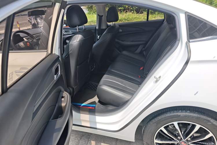 Used Roewe i5 2020 1.5L Automatic 4G Connect Luxury Flagship Edition