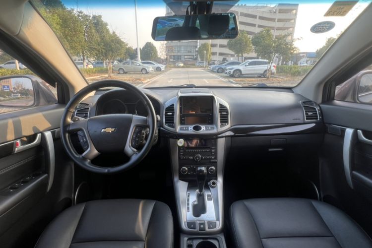 Used Chevrolet Captiva 2015 2.4L 4x4 Flagship Edition 7-Seater
