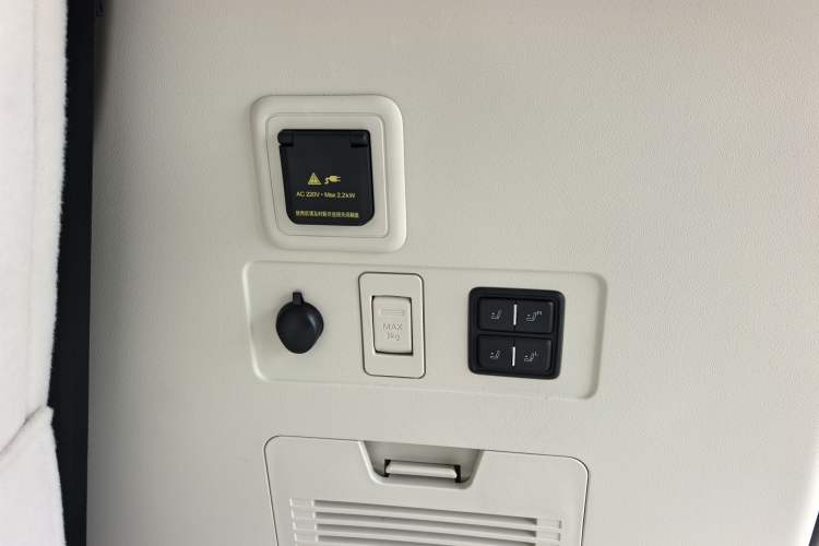 Used Wey Gaoshan 2025 Four-Wheel Drive Alpine 8