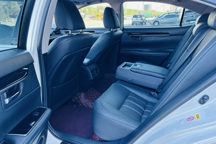 Used Lexus ES 2016 200 Midnight Special Limited Edition
