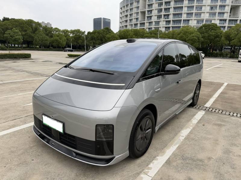 Used Li Auto MEGA 2025 Home Family Special Edition — 1