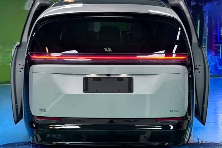 Used Li Auto MEGA 2024 Ultra Model
