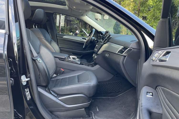 Used Mercedes-Benz GLE Coupe 2017 GLE 400 4MATIC Coupe SUV
