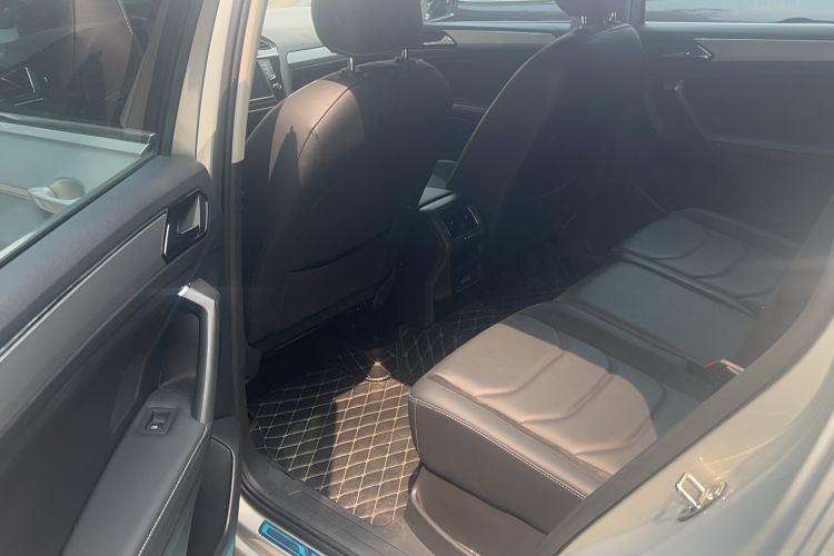 Used Volkswagen Tiguan L 2018 330TSI Automatic Two-Wheel Drive Comfort Edition Interior 3