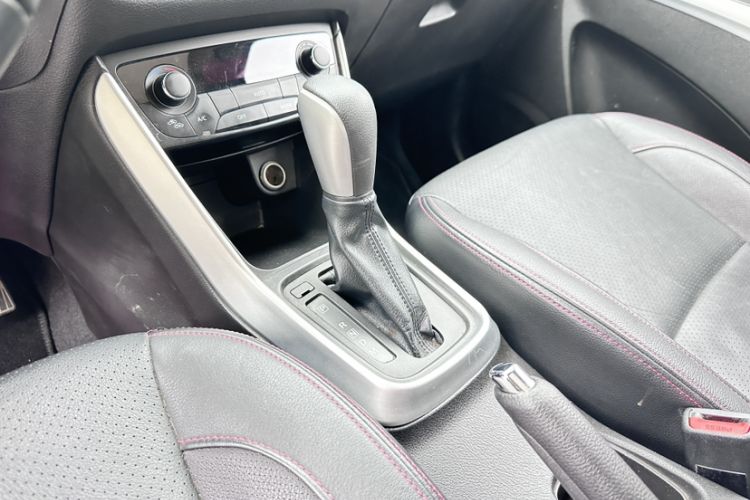 Used Suzuki S-Cross 2014 1.6L CVT Two-Wheel Drive Elite Version Gear Lever