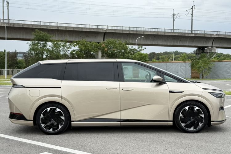 Used XPeng X9 2024 640 All-Wheel Drive High-Performance Max