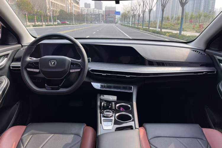 Used CHANGAN Eado 2023 Changan Edition PLUS Blue Whale NE 1.4T GDI DCT Prestige Version Interior 3