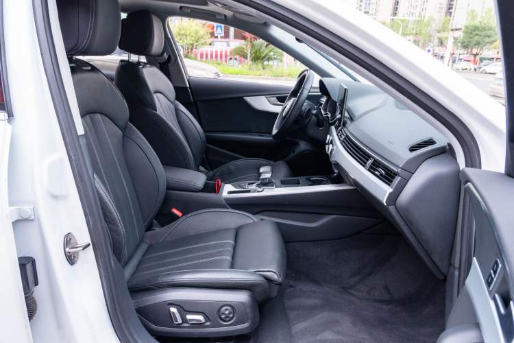 Used Audi A4L 2024 40 TFSI Fashion Dynamic Model Interior 9