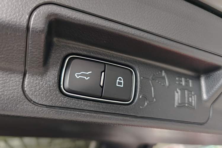 Used Ford Explorer 2023 EcoBoost 285 Four-Wheel Drive Titanium Edition 7-Seater