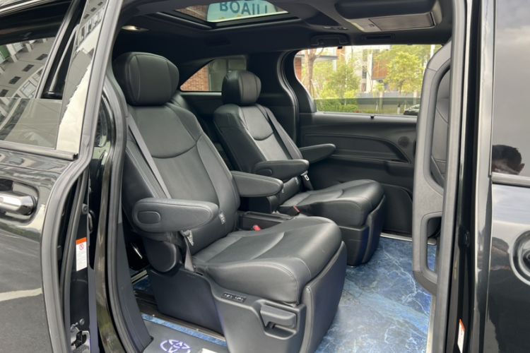 Used Toyota Granvia 2022 2.5L Hybrid Flagship Edition
