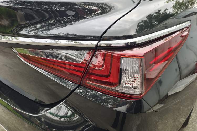 Used Lexus ES 2023 200 Excellence Edition Exterior 6