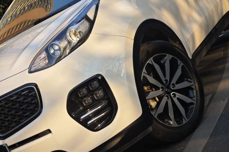 Used Kia KX5 2017 1.6T Automatic Two-Wheel Drive 15th Anniversary Special Edition DLX Left Front Headlight