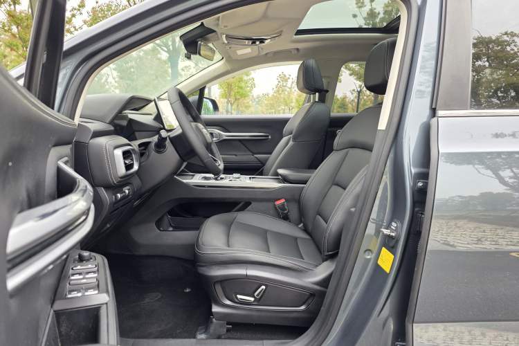 Used Geely Auto Haoyue 2020 1.8TD DCT Luxury Model 5 Seats Interior 1