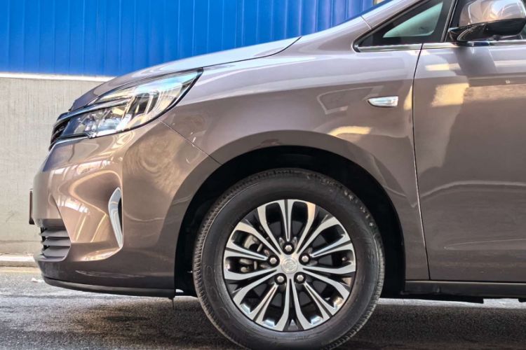 Used Buick GL8 2021 Land Cruiser Executive Class 652T Comfort Model Exterior 4